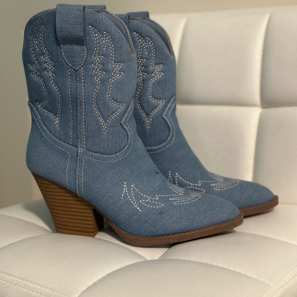 Women cowgirl boots